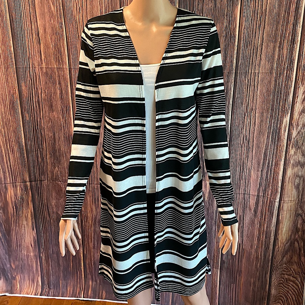 Olivia Rae size medium long oversized black & white horizontal stripped